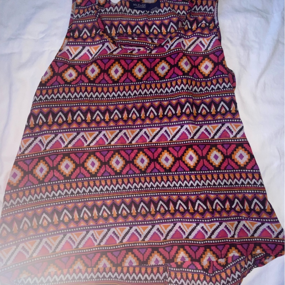 Sleeveless Geometric Print Tank Top in Pink and Gold